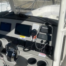 Boston Whaler 270 Dauntless