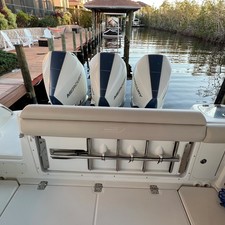 Boston Whaler 350 Outrage