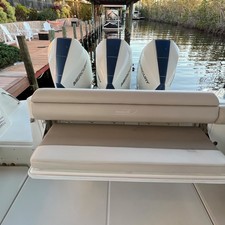 Boston Whaler 350 Outrage