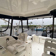 Boston Whaler 305 Conquest
