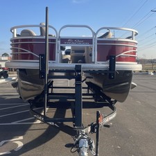 Sun Tracker Fishin Barge 20 DLX