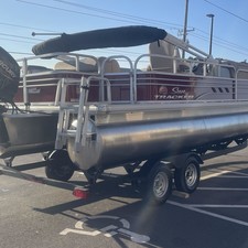 Sun Tracker Fishin Barge 20 DLX