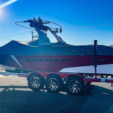 Malibu Wakesetter 25 LSV