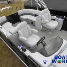 Premier Pontoons Navigator 220