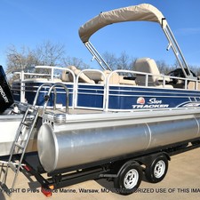 Sun Tracker Fishin Barge 22 XP3