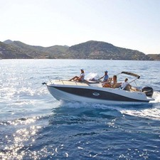 Quicksilver Activ 755 Sundeck