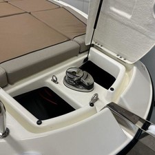 Quicksilver Activ 755 Sundeck