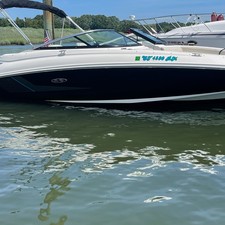 Sea Ray 220 Sundeck