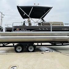 Sun Tracker Fishin Barge 20 DLX