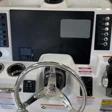 Robalo R222 Center Console