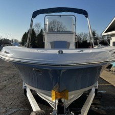 Robalo r180
