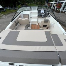 Bayliner VR5 Cuddy