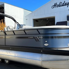 60 x 16 tri-toon passenger vessel