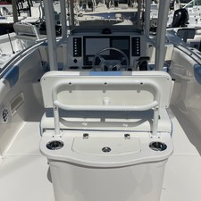 Robalo R222 Center Console