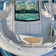 Boston Whaler 350 Outrage