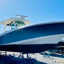 Boston Whaler 350 Outrage