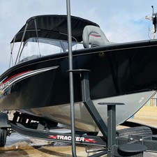 Tracker Targa V-19 WT