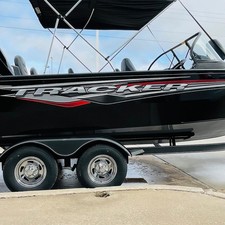 Tracker Targa V-19 WT