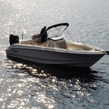 Boston Whaler 230 Outrage
