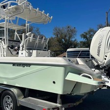 Ranger boats 2400 bay
