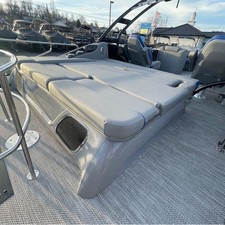 Bennington 25 QSBA Deluxe Folding Open Sport Arch, Gas Asst.
