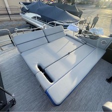 Bennington 25 QSBA Deluxe Folding Open Sport Arch, Gas Asst.