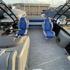 Bennington 25 QSBA Deluxe Folding Open Sport Arch, Gas Asst.