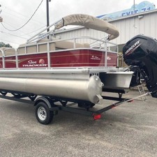 Sun Tracker Party Barge 18 DLX