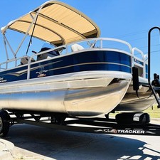 Sun Tracker Bass Buggy 18 DLX