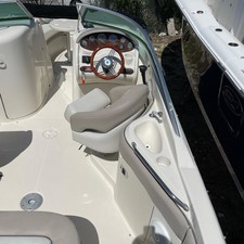 Sea Ray 220 Sundeck