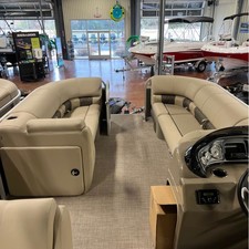 Sun Tracker Party Barge 20 DLX
