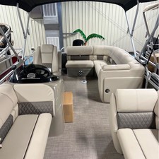 Sun Tracker Party Barge 20 DLX
