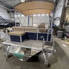 Sunchaser Boats Geneva Cruise 22 LR DH