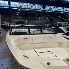 Sea Ray SPX 210
