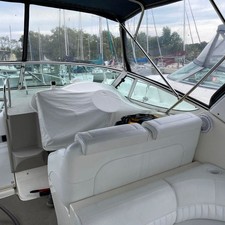 Cruisers yachts 3372 express