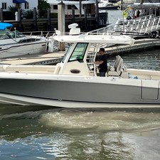 Boston Whaler 330 Outrage