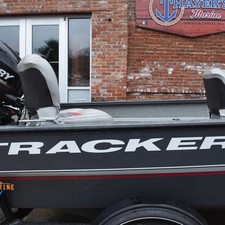 Tracker Guide V-16 Laker DLX T