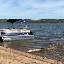 Sun Tracker Party Barge 20 DLX