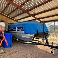 Sun Tracker Party Barge 20 DLX