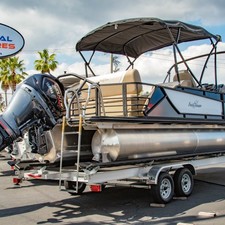 Sunchaser Boats Eclipse 8523 Entertainer