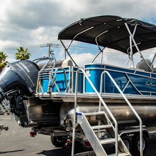 Sunchaser Boats Geneva Cruise 22 LR DH