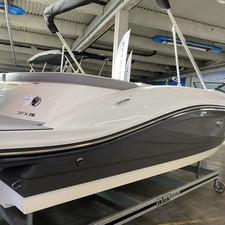 Sea Ray 210 SPOE Outboard mit 200 PS