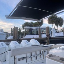 Boston Whaler 380 Outrage