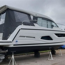 Sealine C390