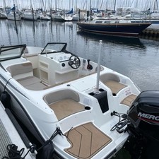 Quicksilver Activ 525 Axess mit 15 PS und Trailer