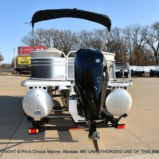 Sun Tracker Party Barge 22 XP3