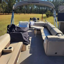 Sun Tracker Fishing Barge