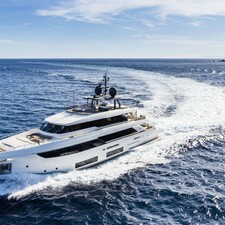 Custom Line Navetta 33