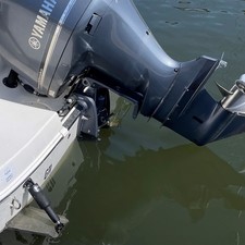 Robalo R227 Dual Console