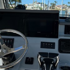 Pursuit st 310 sport